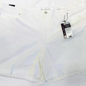 NWT GLORIA VANDERBILT Women Classic Rise White Denim Amanda Shorts Plus Size 24W